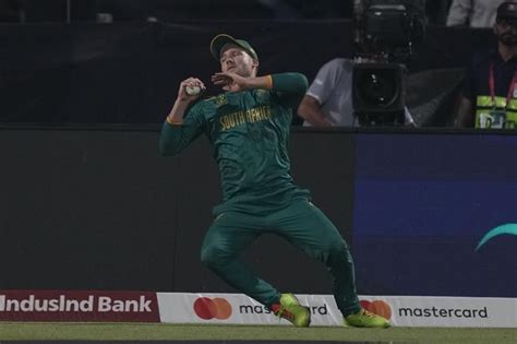 Quinton de Kock scores fourth century at Cricket World Cup as South Africa beats NZ by 190 runs